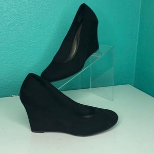 Dexflex Comfort wedge heels black. Size 7W